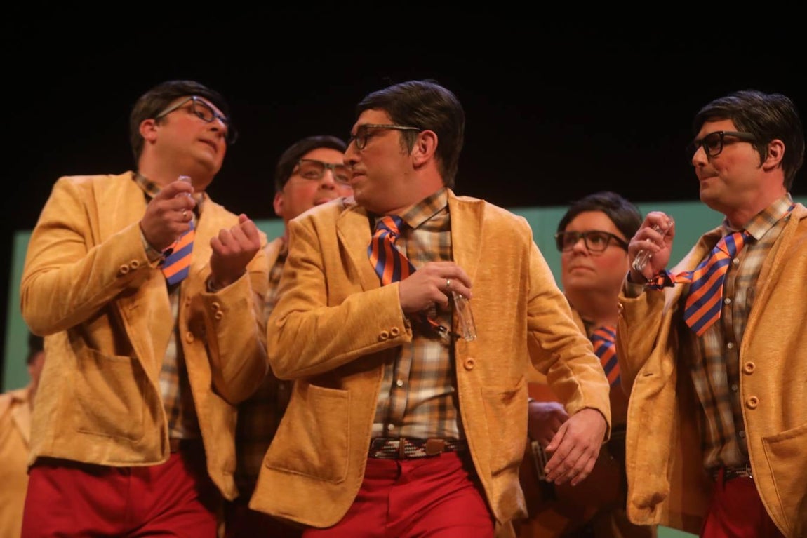 FOTOS: chirigota Los que no valen ni para estar escondidos