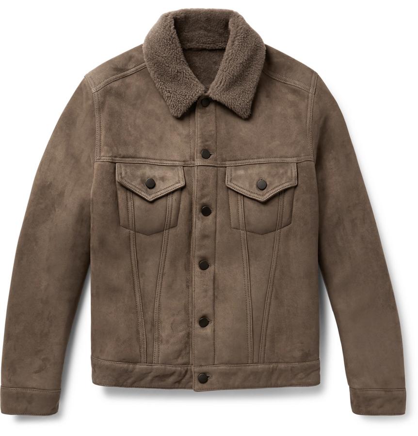 Cazadora tipo trucker de Valstar. Realizada a mano con piel de oveja, es una de esas piezas que envejece aún mejor y te acompañará siempre en tu armario (Precio: 1495euros).