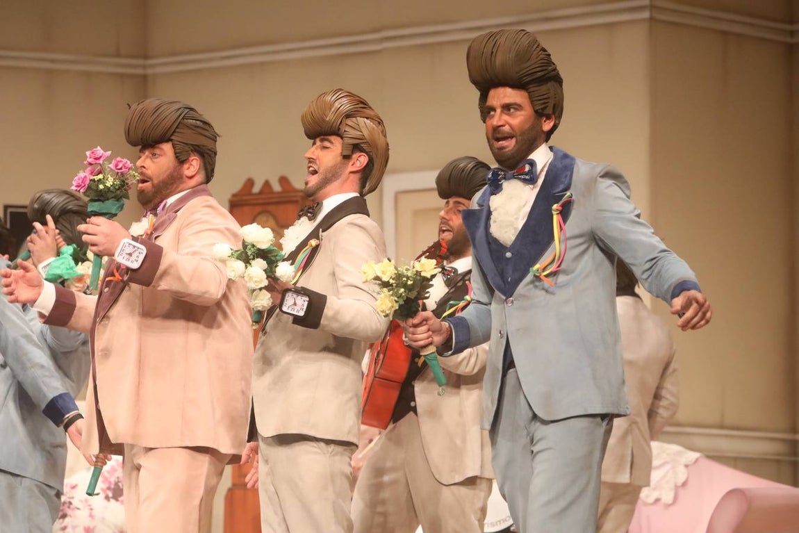 FOTOS: chirigota Paqui, baja aunque sea en pijama