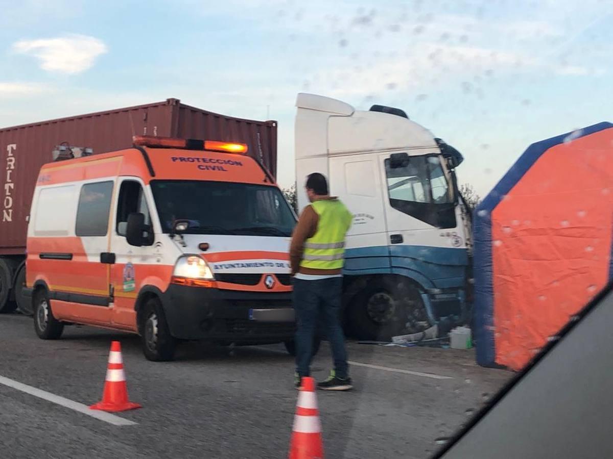 Crónica gráfica del accidente mortal en la carretera que une Arahal con Utrera