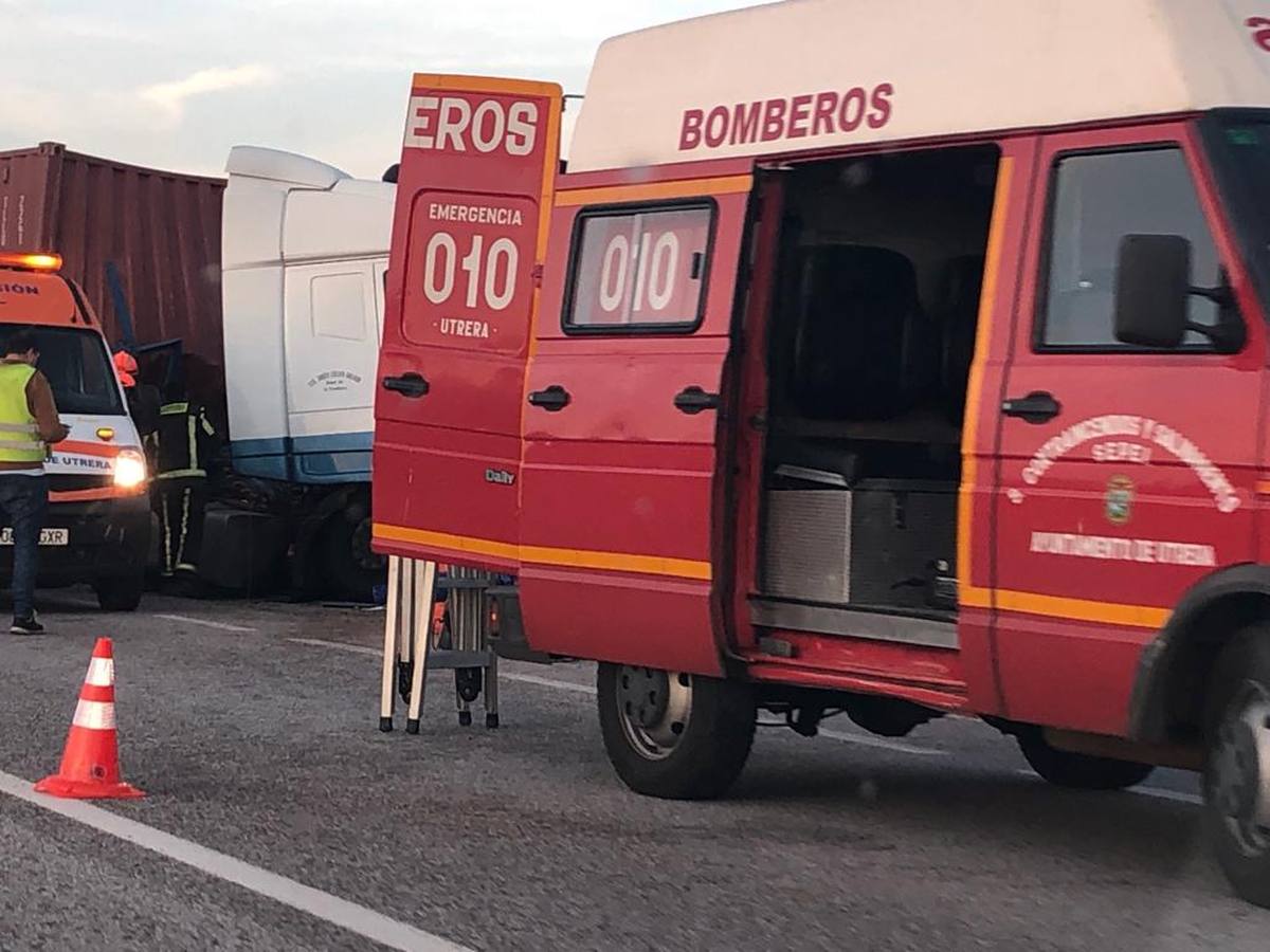 Crónica gráfica del accidente mortal en la carretera que une Arahal con Utrera