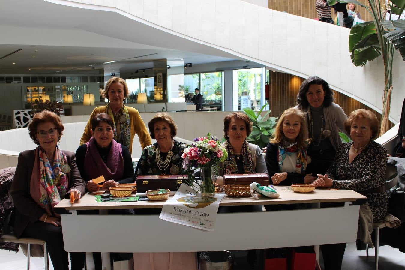 Leonor Jiménez, Ana María Martínez, Reyes García, Alicia Lineros, María del Valle Benítez, Pilar Rubio, Camino Rodríguez y Andrea Pérez