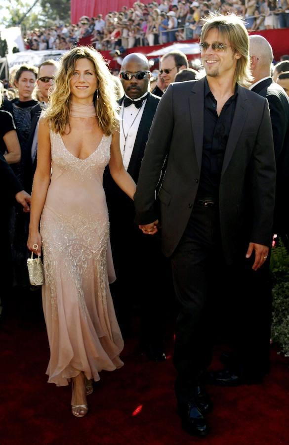La recompensa. En el año 2000 Aniston ganó un Grammy por su interpretación de Rachel en «Friends». Acudió acompañada por Brad Pitt a la ceremonia.