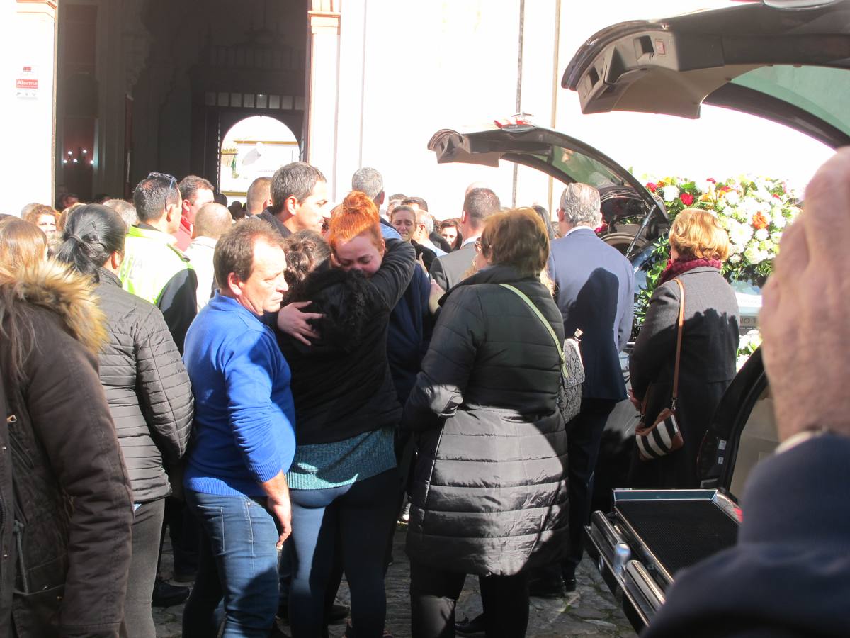 Crónica gráfica del funeral por los trabajadores que murieron en el accidente de Arahal