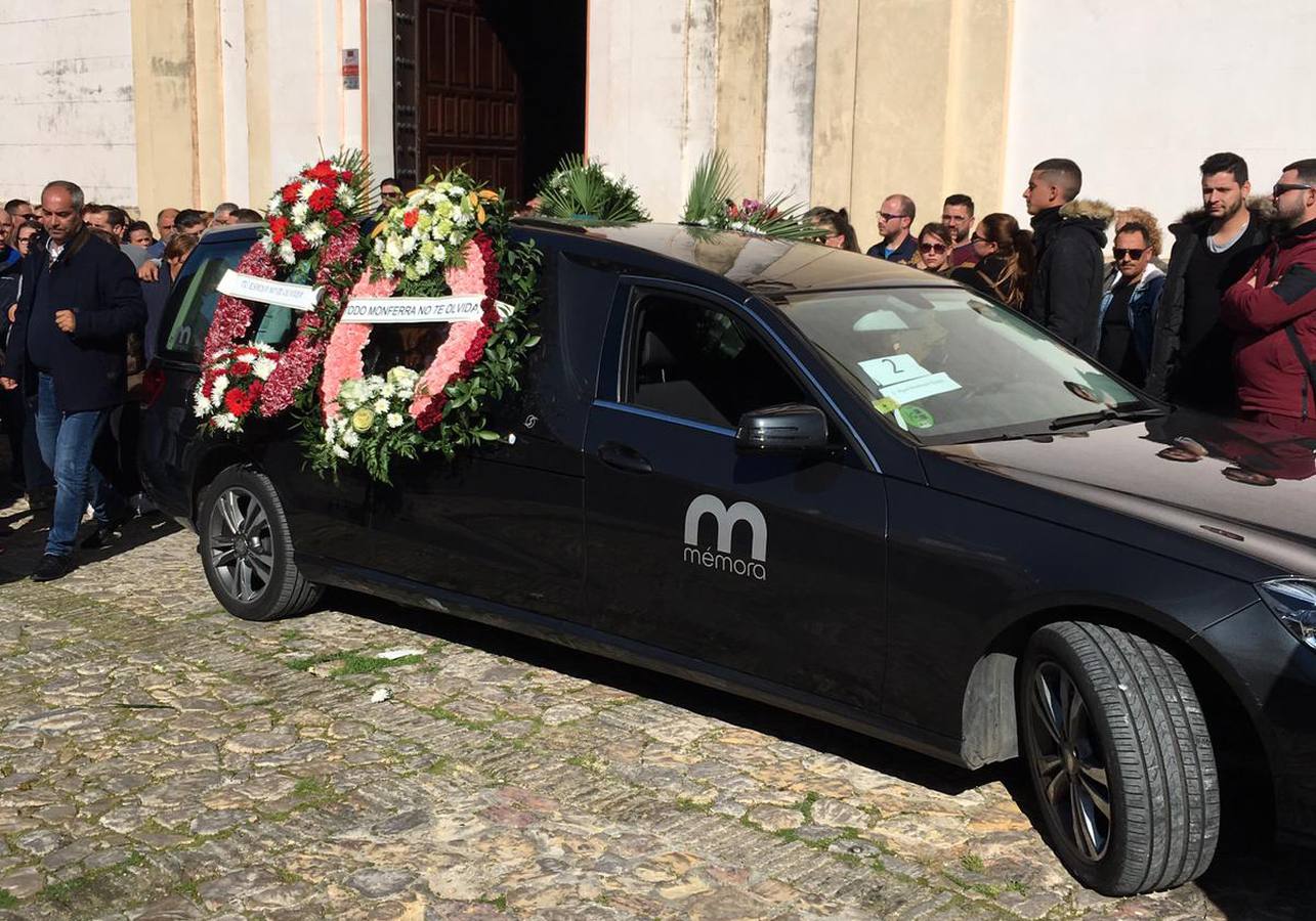 Crónica gráfica del funeral por los trabajadores que murieron en el accidente de Arahal