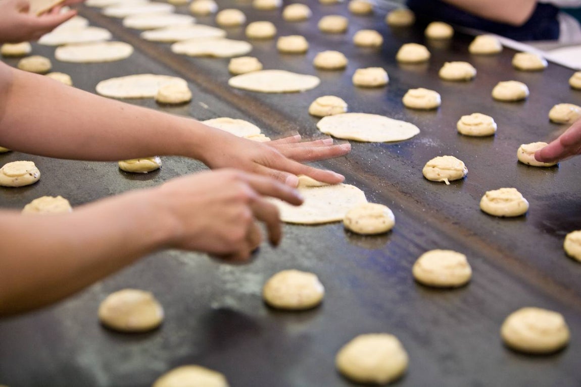 Inés Rosales o cómo hacer 400.000 tortas de aceite cada día