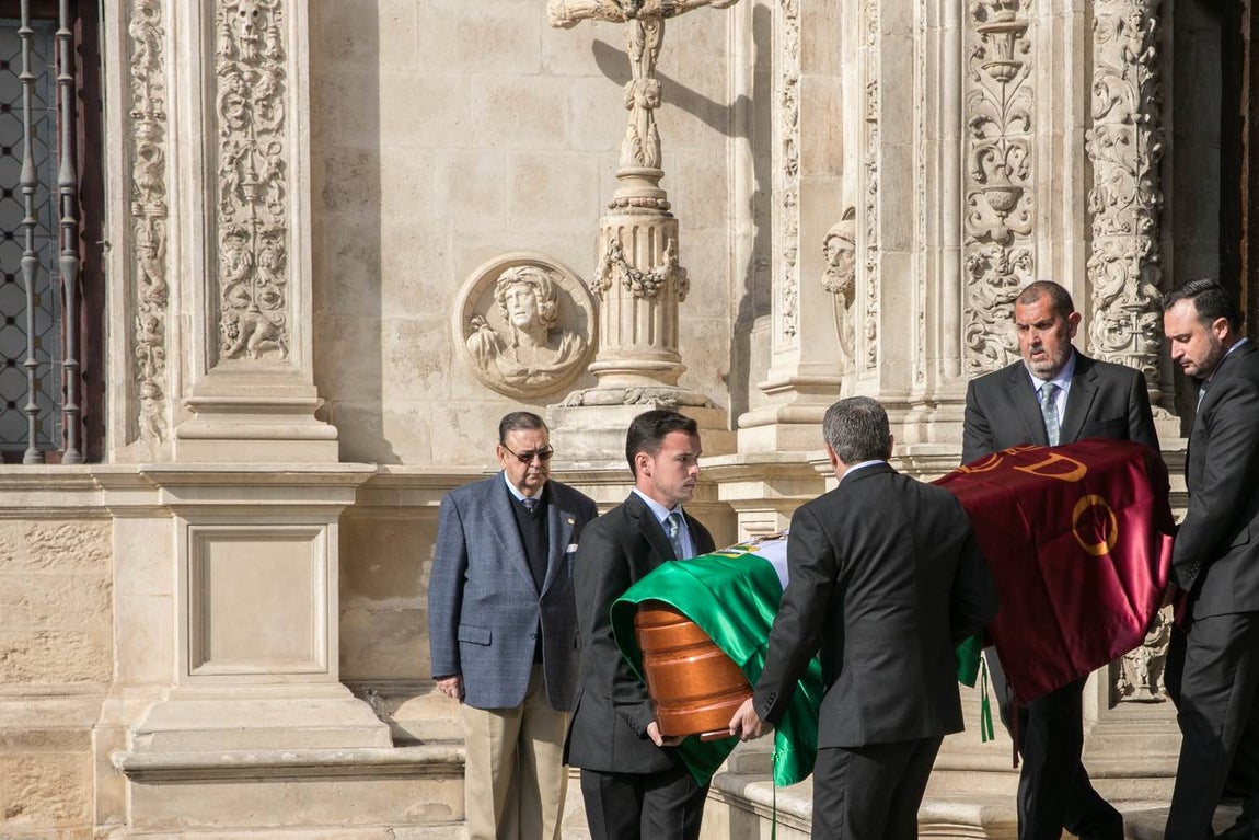 Autoridades, familia y amigos despiden a Távora en Sevilla