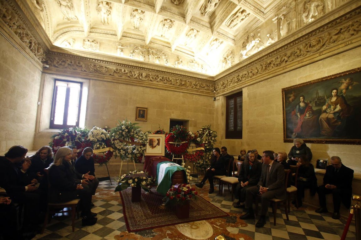 Autoridades, familia y amigos despiden a Távora en Sevilla
