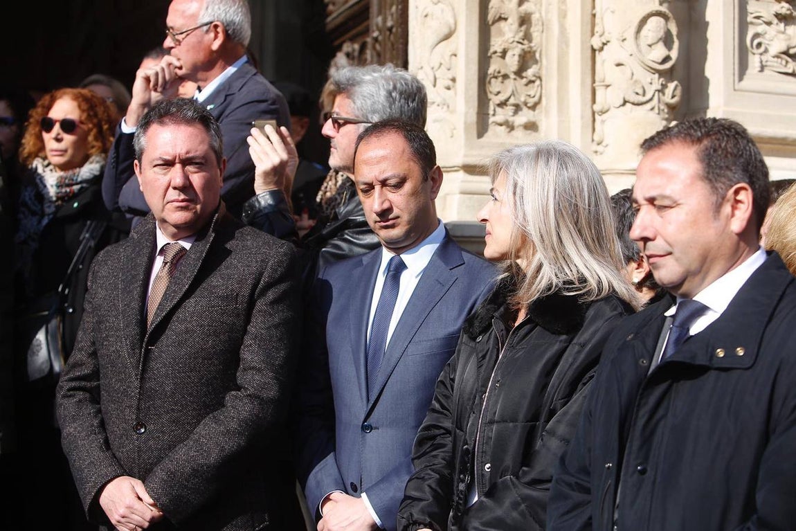 Autoridades, familia y amigos despiden a Távora en Sevilla