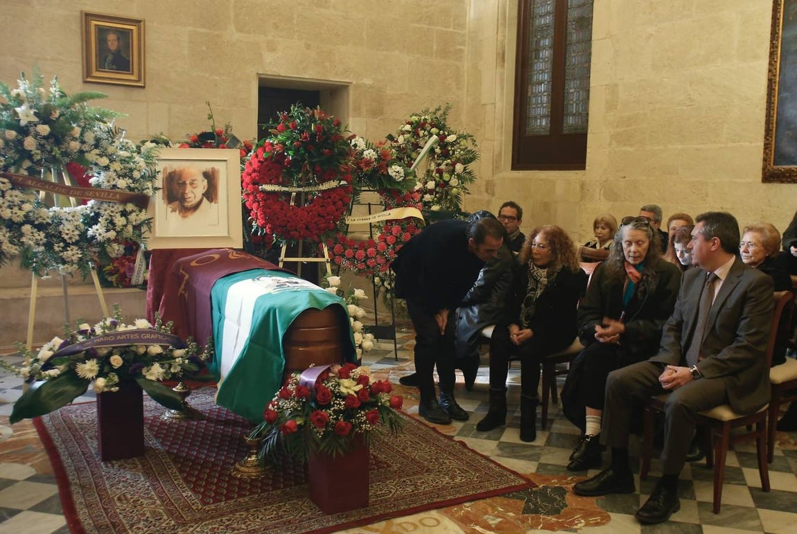 Autoridades, familia y amigos despiden a Távora en Sevilla