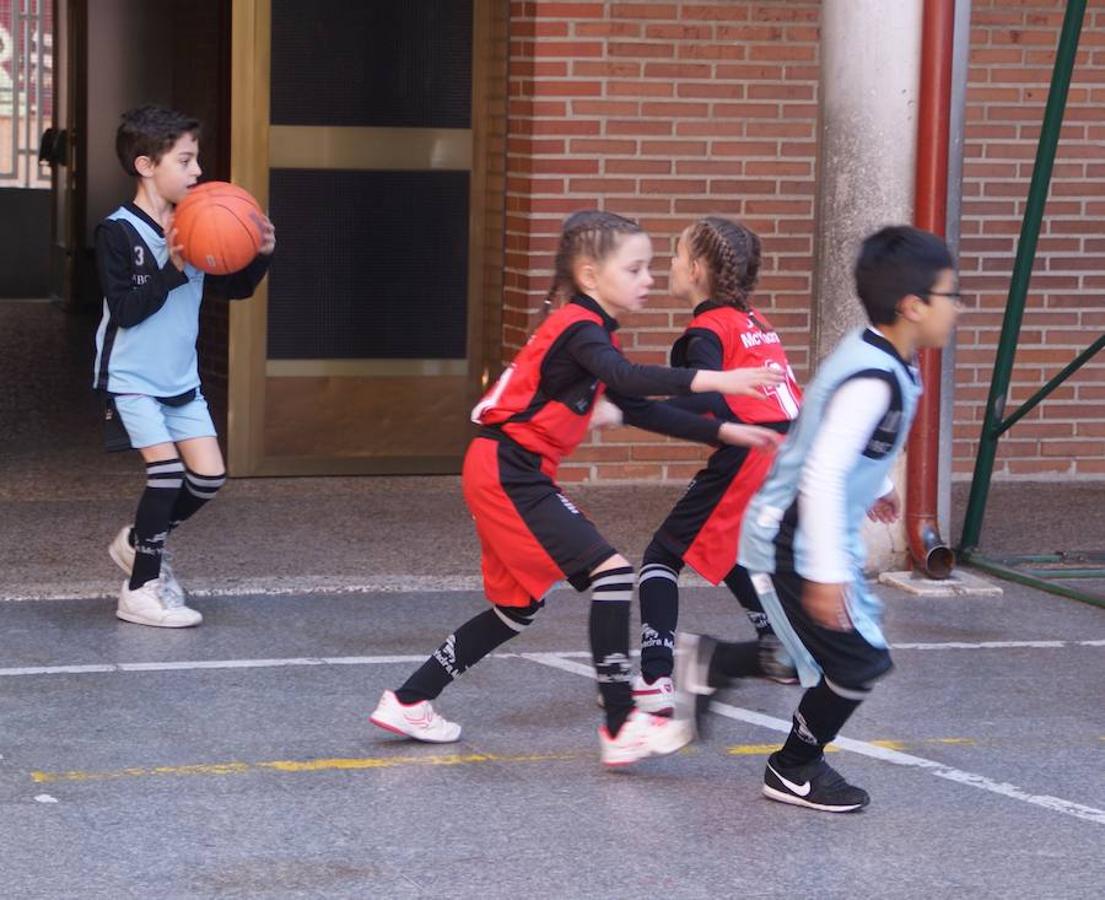 Las mejores imágenes del encuentro entre el Ntra. Sra. Providencia y el Sagrada Familia Jorge Juan. 
