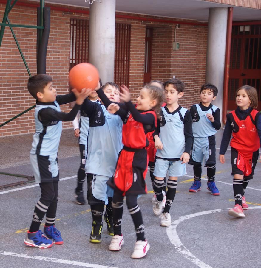 Las mejores imágenes del encuentro entre el Ntra. Sra. Providencia y el Sagrada Familia Jorge Juan. 