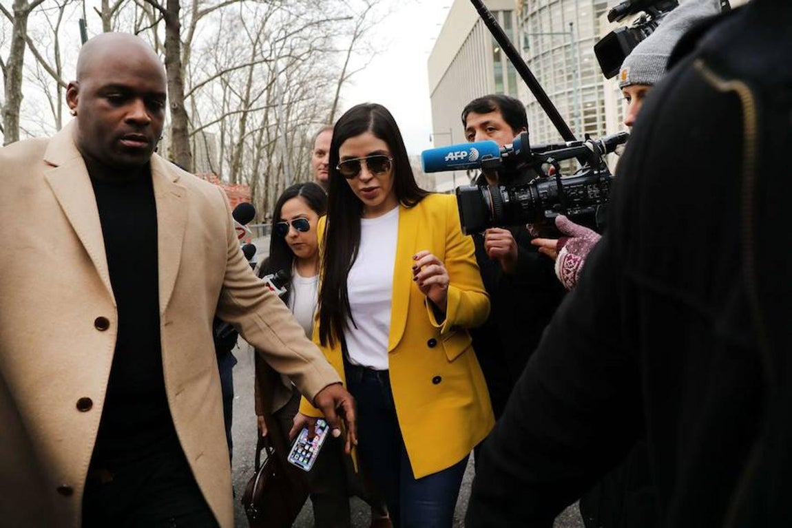 Imagen de Emma Coronel Aispuro durante una de las sesiones del juicio. El jurado del macrojuicio acaba de dar su veredicto este 12 de febrero de 2019: culpable. El juez del caso, Brian Cogan, leyó en los juzgados federales de Brooklyn, en Nueva York, la decisión de las doce personas que tenían en sus manos la suerte del considerado líder del cartel de Sinaloa.. 