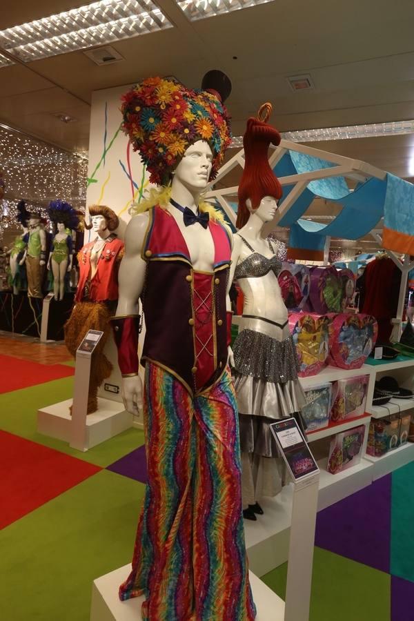 Exposición de disfraces de coros de Carnaval en El Corte Inglés