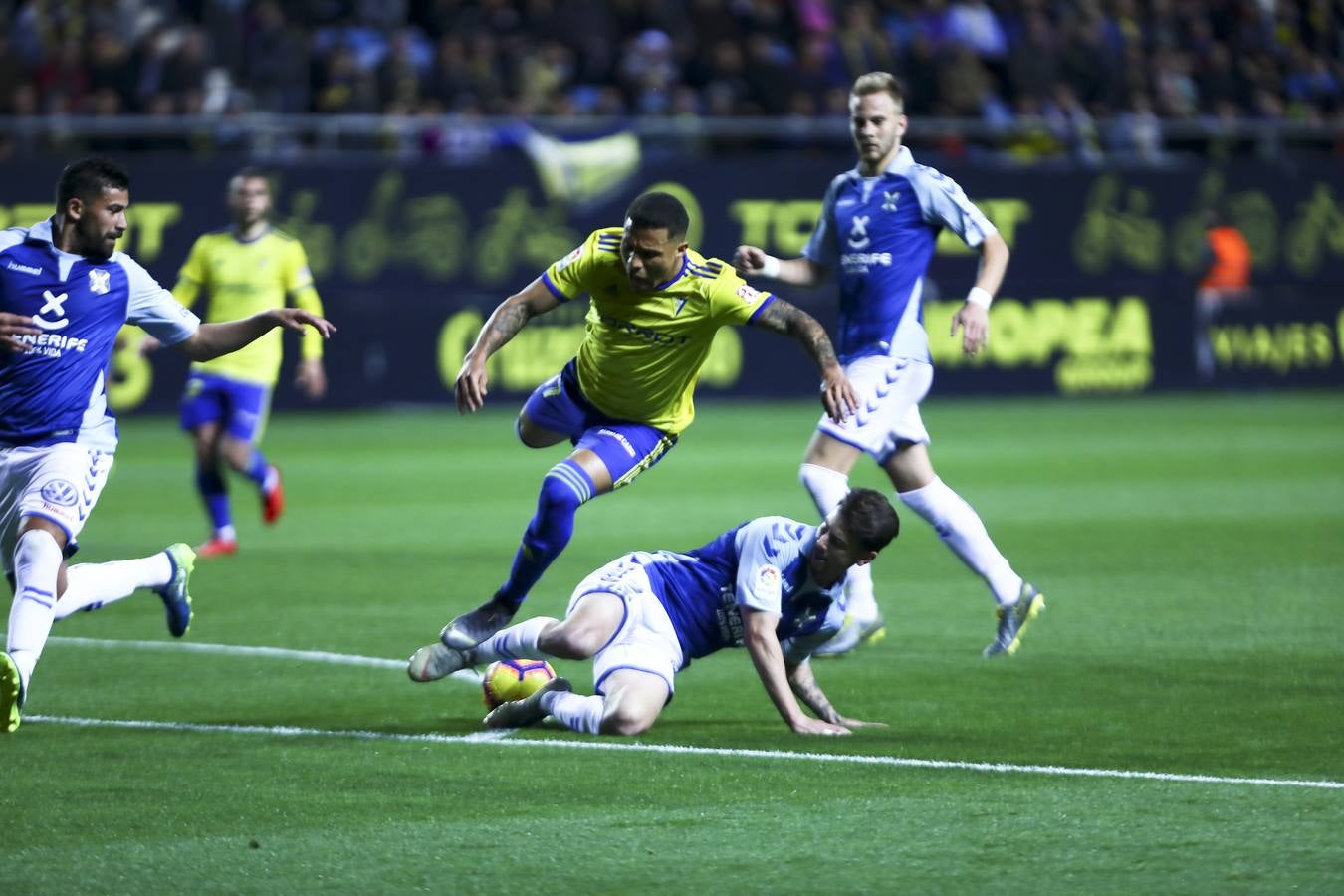 Partido Cádiz-Tenerife (2-0)