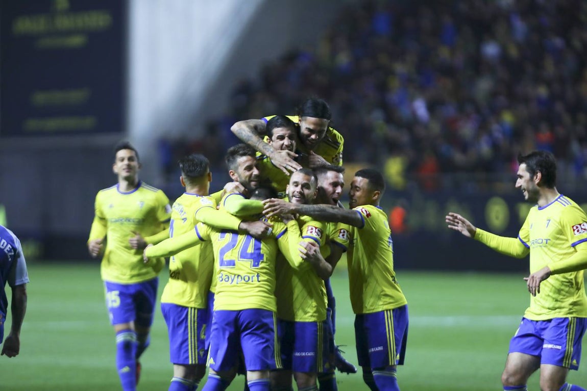 Partido Cádiz-Tenerife (2-0)