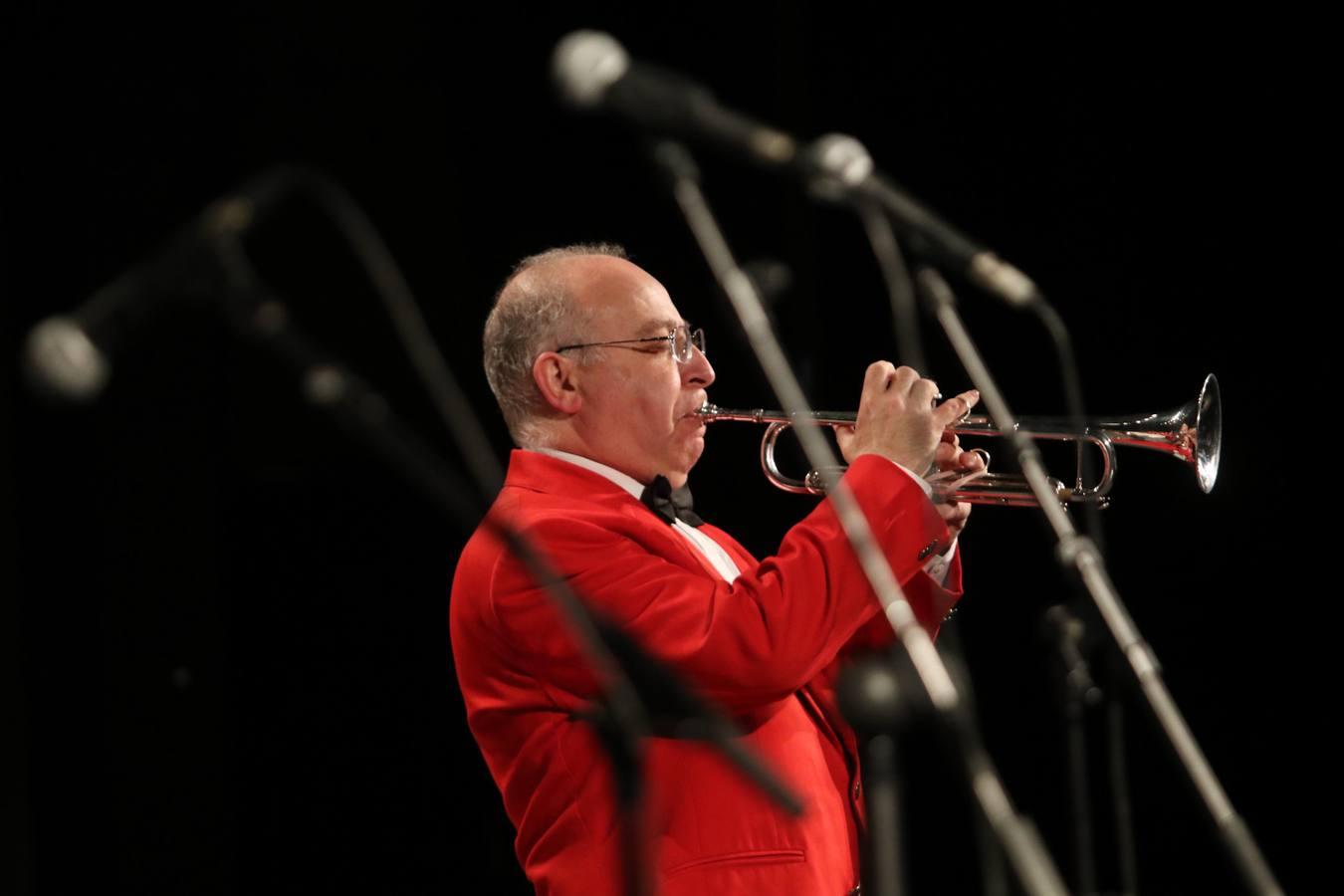 El concierto de Glenn Miller en el Teatro Góngora, en imágenes