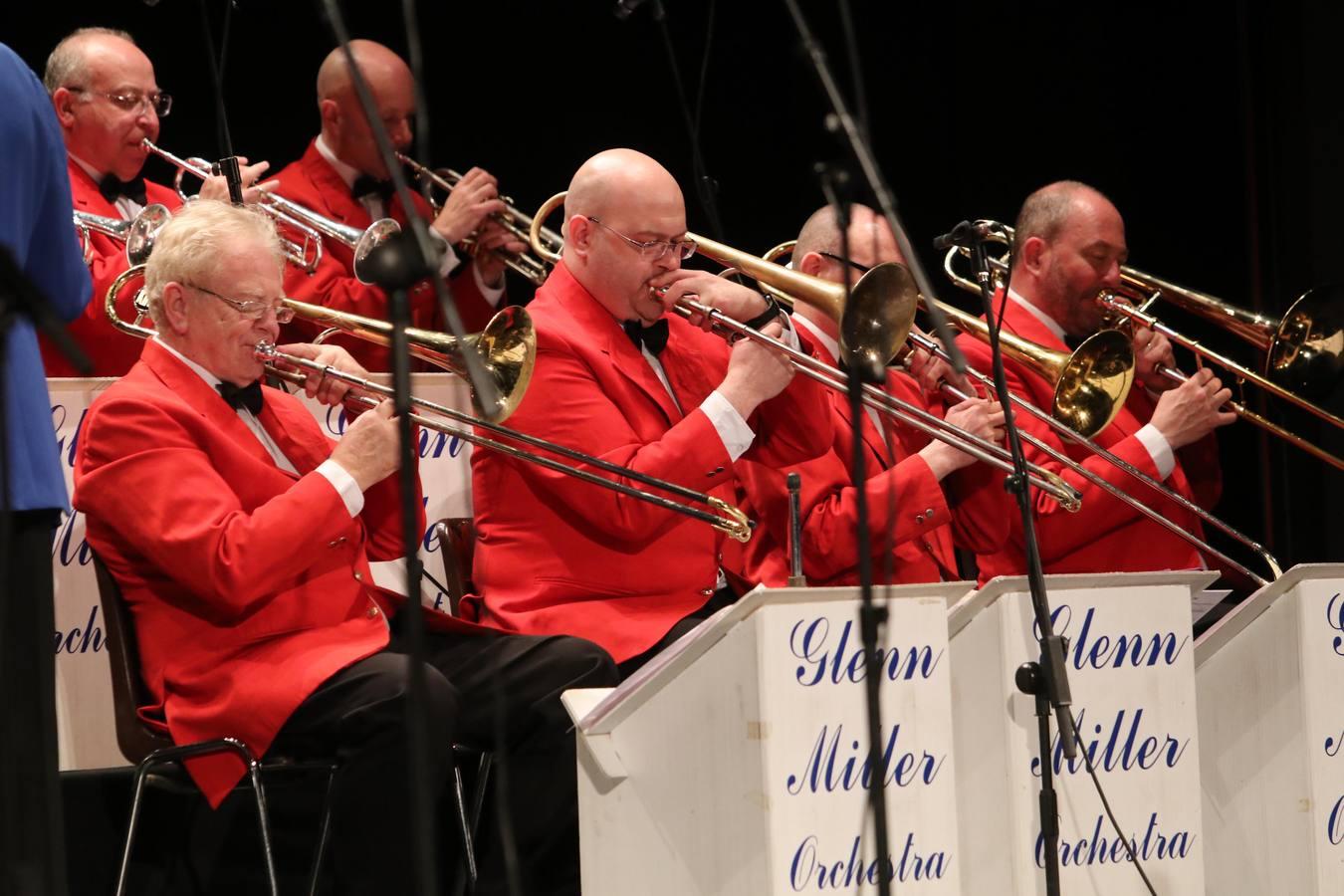 El concierto de Glenn Miller en el Teatro Góngora, en imágenes