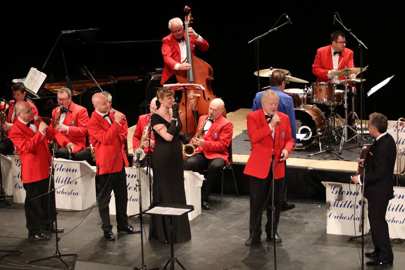 El concierto de Glenn Miller en el Teatro Góngora, en imágenes