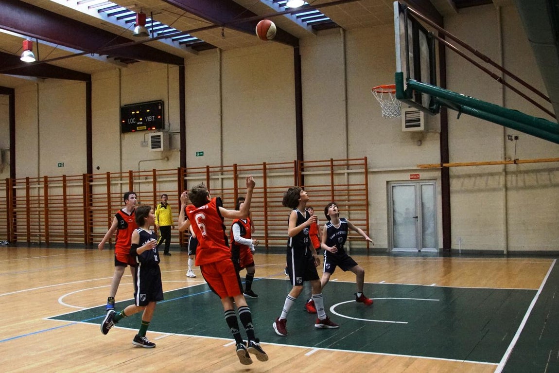 Las mejóres imágenes del partido de baloncesto entre San Patricio Soto y Ntra. Sra. Providencia