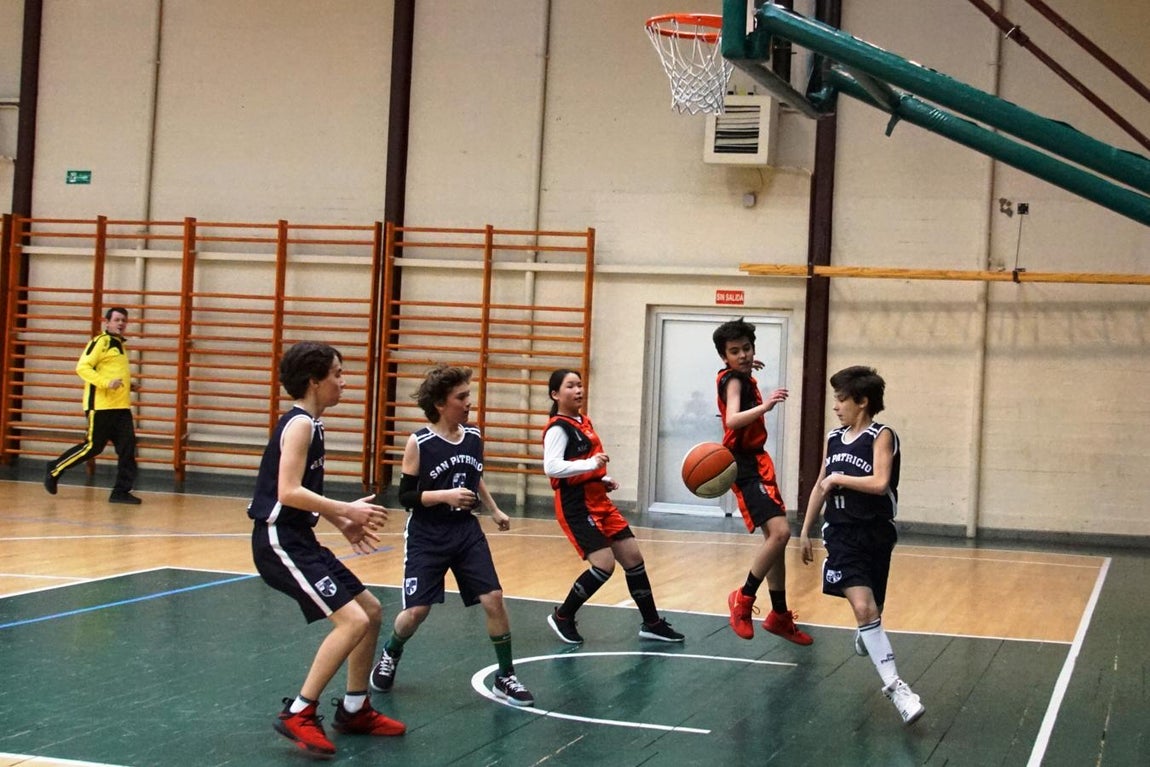 Las mejóres imágenes del partido de baloncesto entre San Patricio Soto y Ntra. Sra. Providencia