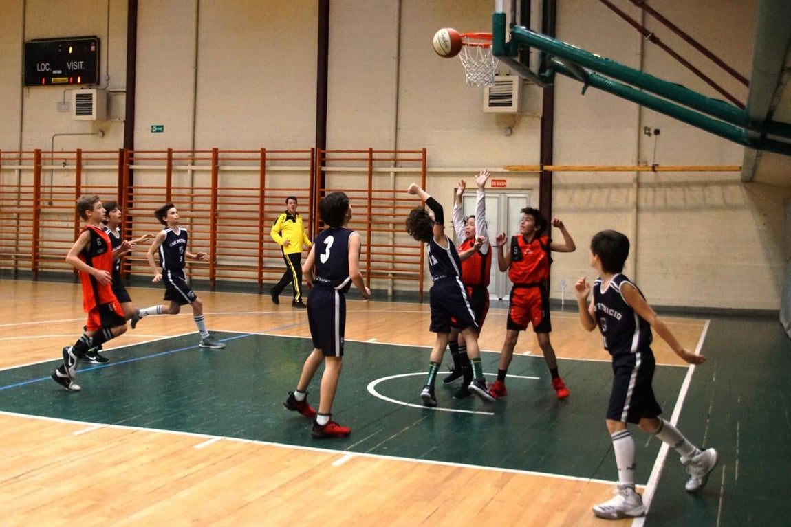 Las mejóres imágenes del partido de baloncesto entre San Patricio Soto y Ntra. Sra. Providencia
