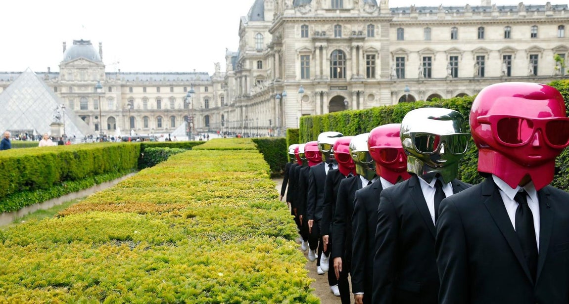 Hostelería. En 2016, Karl Lagerfeld anunciaba su expansión al mundo hostelero con su propia cadena de hoteles. En colaboración con la firma Brandmark Collective BV se adentró en un nuevo proyecto bajo el nombre Karl Lagerfeld Hotels &amp; Resorts, un proyecto que incluiría hoteles de lujo, restaurantes, club de miembros privados y edificios residenciales. En la actualidad, existe el dominio de dicha empresa, pero no hay más información al respecto.