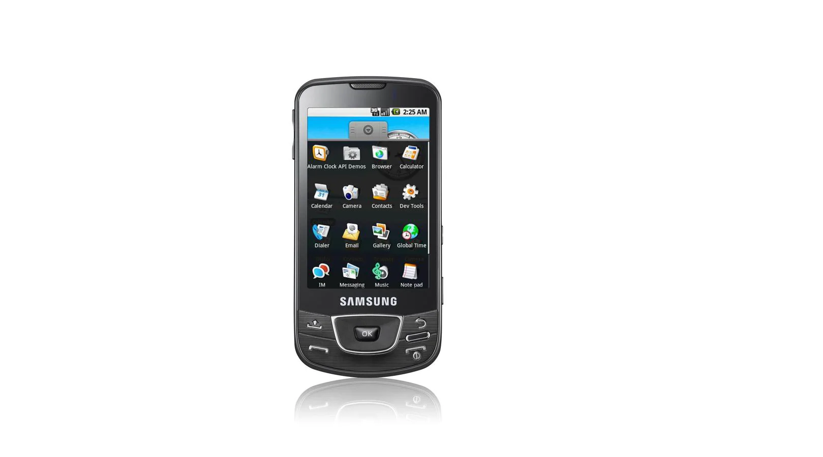 El comienzo de una era. La llegada del modelo original de Galaxy, en 2009, supuso un hito en el sector, aunque lo hizo de manera casi silenciosa. Su nombre técnico era GT-I7500. Incluyó una pantalla de tipo Amoled de 3.2 pulgadas, una cámara con autofocus de solo 5 megapíxeles e incorporó la clavija de auriculares de 3.5 milímetros. Gobernado por el sistema operativo Android, el terminal