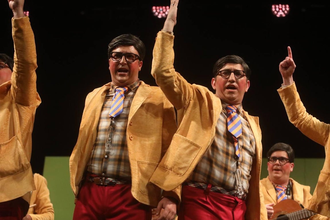 FOTOS: chirigota Los que no valen ni para estar escondidos