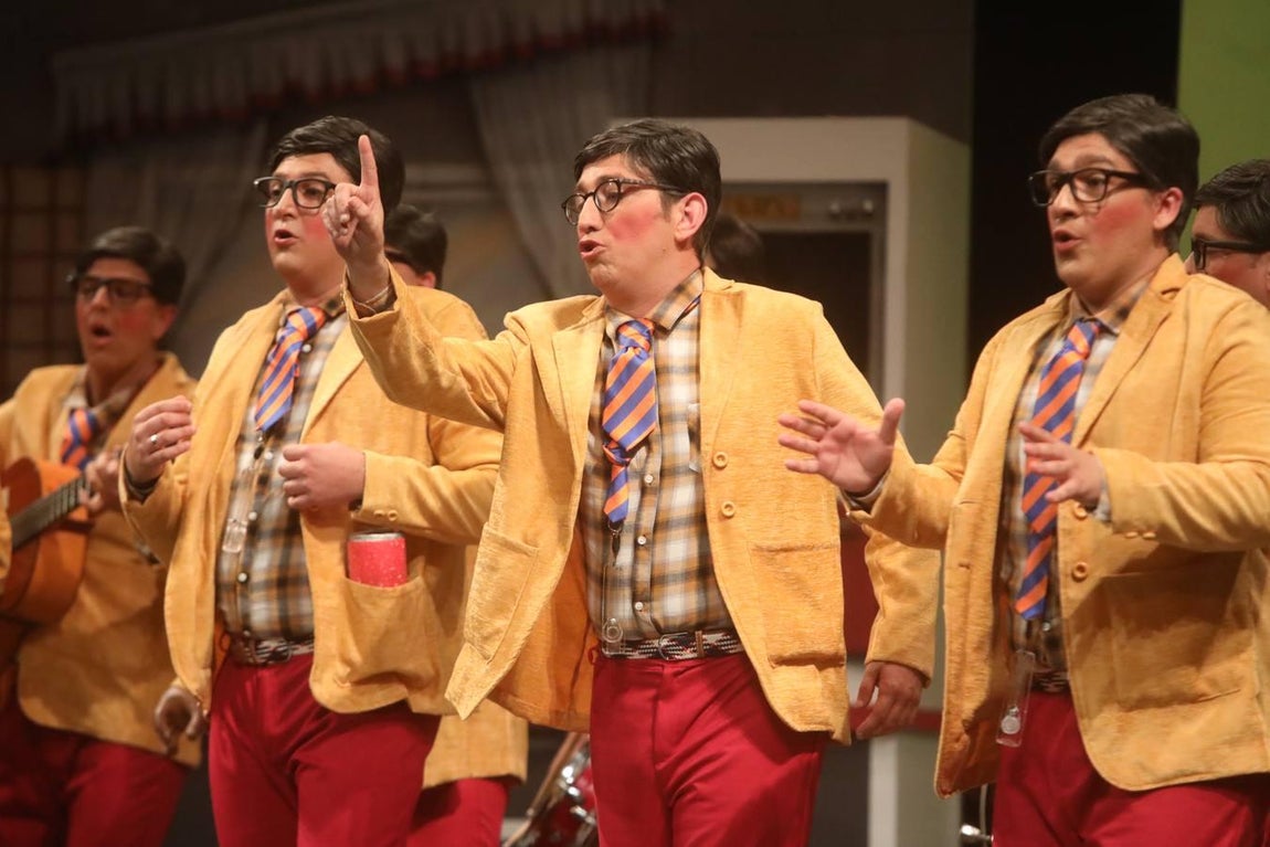 FOTOS: chirigota Los que no valen ni para estar escondidos