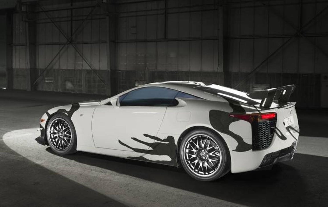Lexus LFA Nurbürgring. La firma oriental crear su coche más especial, que recibió el nombre de Lexus LFA Nurbürgring y el número de vehículos quedó reducido a 50 unidades. Con este lanzamiento llegaron un sinfín de mejoras, entre las que se encuentra la puesta a punto específica del motor V10, que permitía ganar 10 CV de potencia. Su precio rondaría los 500.000 euros.