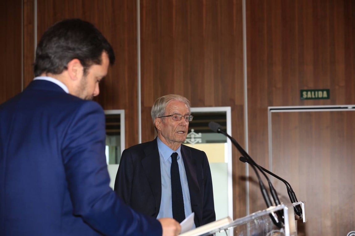 FOTOS: Antonio Garrigues Walker aborda en Cádiz el modelo social actual