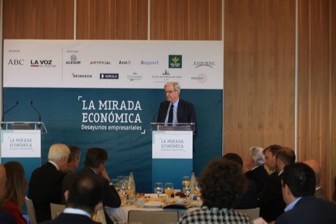 FOTOS: Antonio Garrigues Walker aborda en Cádiz el modelo social actual