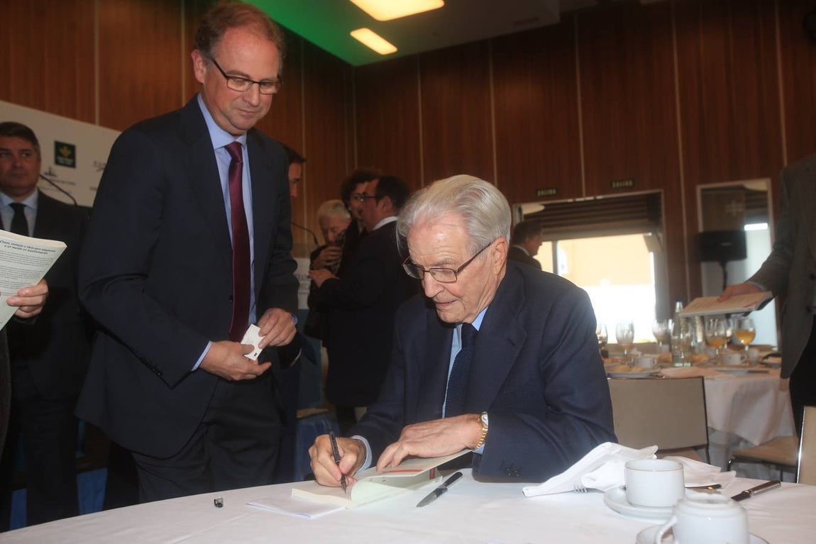 FOTOS: Antonio Garrigues Walker aborda en Cádiz el modelo social actual