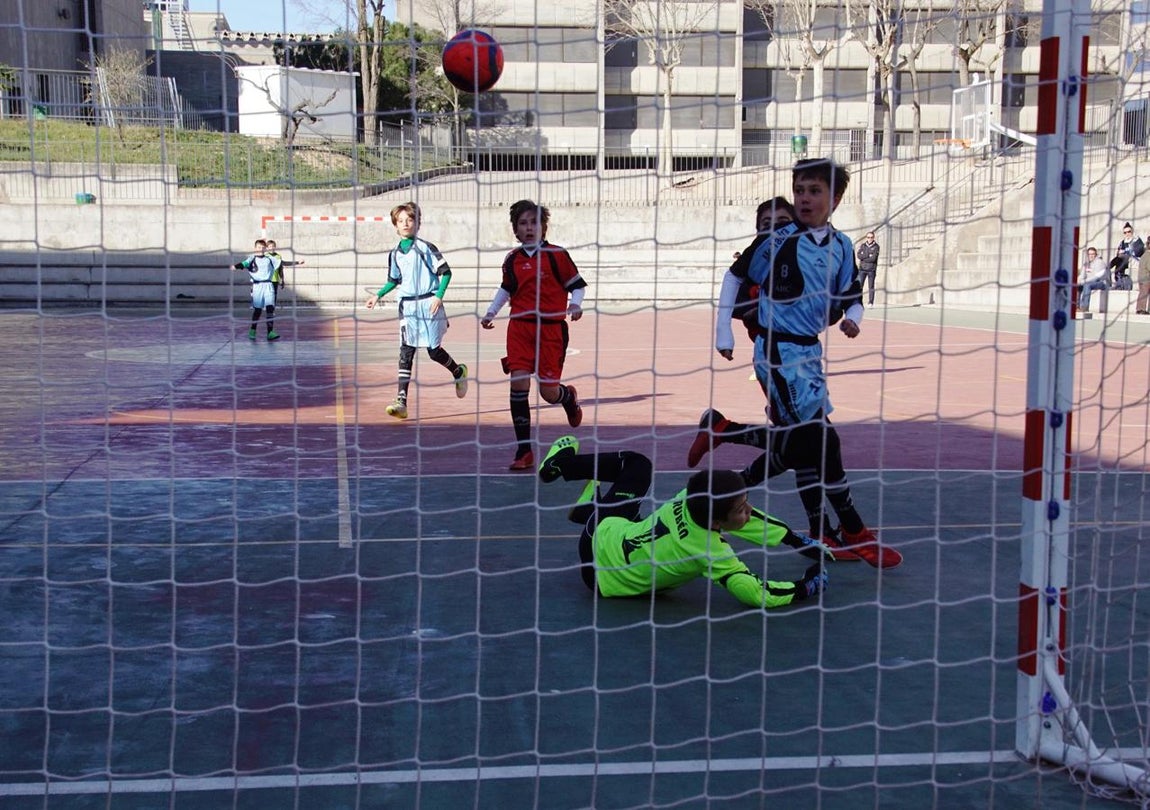 Las mejores imágenes del encuentro de futsal alevín entre el Asunción Cuestablanca y el Amor de Dios. 