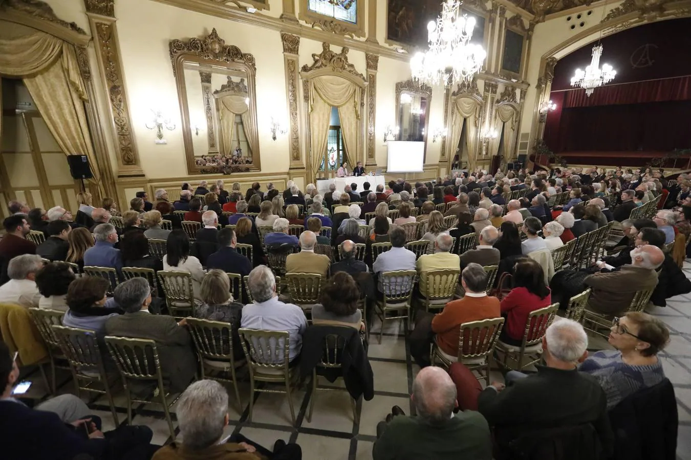 La conferencia de José Luis Corral en El Templo de Córdoba, en imágenes
