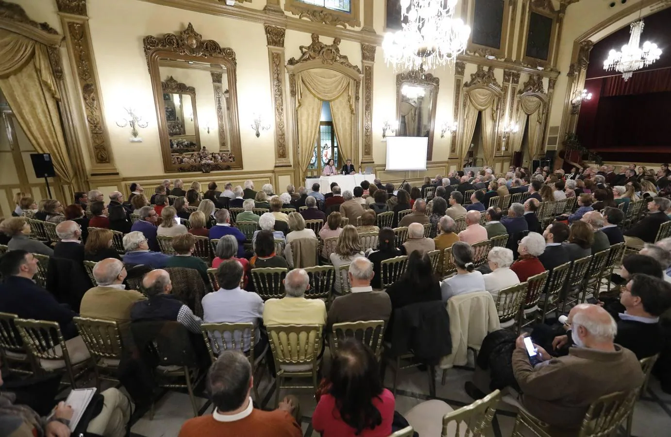 La conferencia de José Luis Corral en El Templo de Córdoba, en imágenes