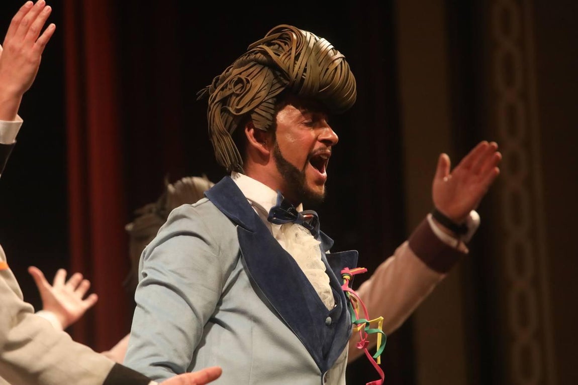 FOTOS: chirigota Paqui, baja aunque sea en pijama