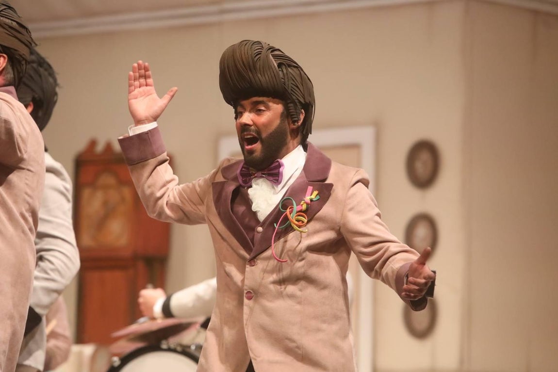 FOTOS: chirigota Paqui, baja aunque sea en pijama