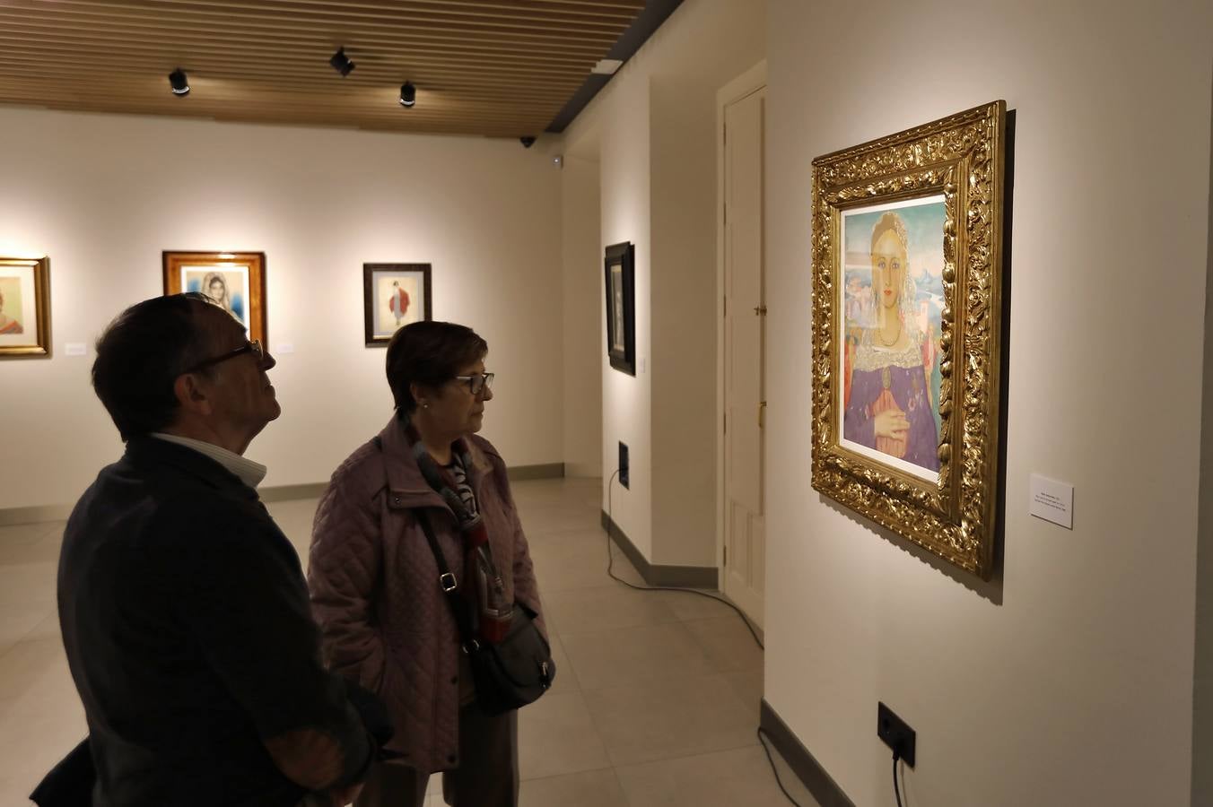 La exposición «Enrique Ochoa. La mirada de la mujer», en imágenes