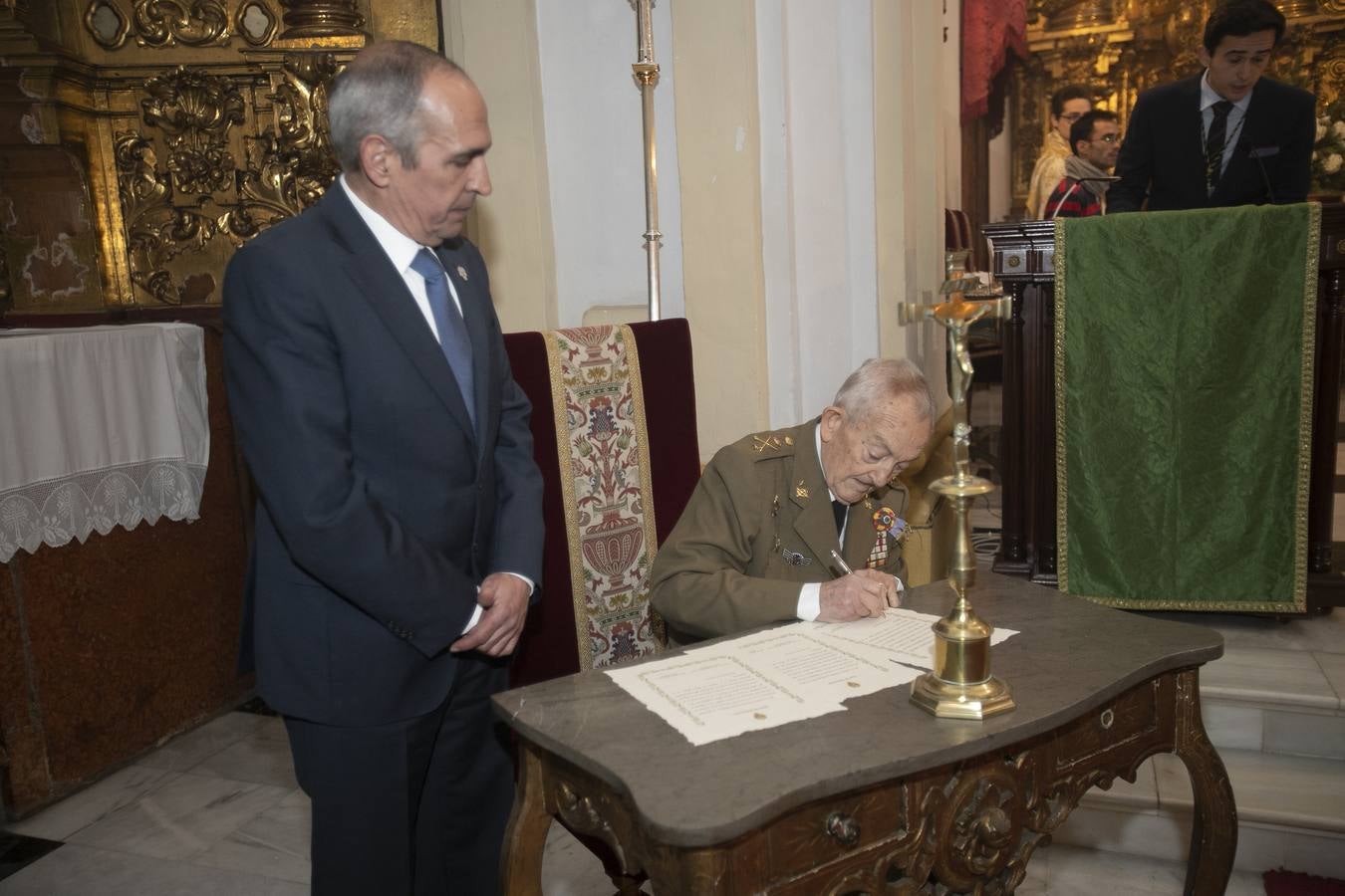 La imposición del fajín de general a la Esperanza de Córdoba, en imágenes