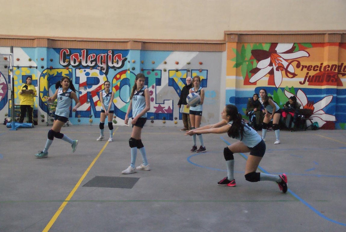 Las mejores imágenes del partido de voleibol entre Decroly &quot;A&quot; y Santo Domingo Savio