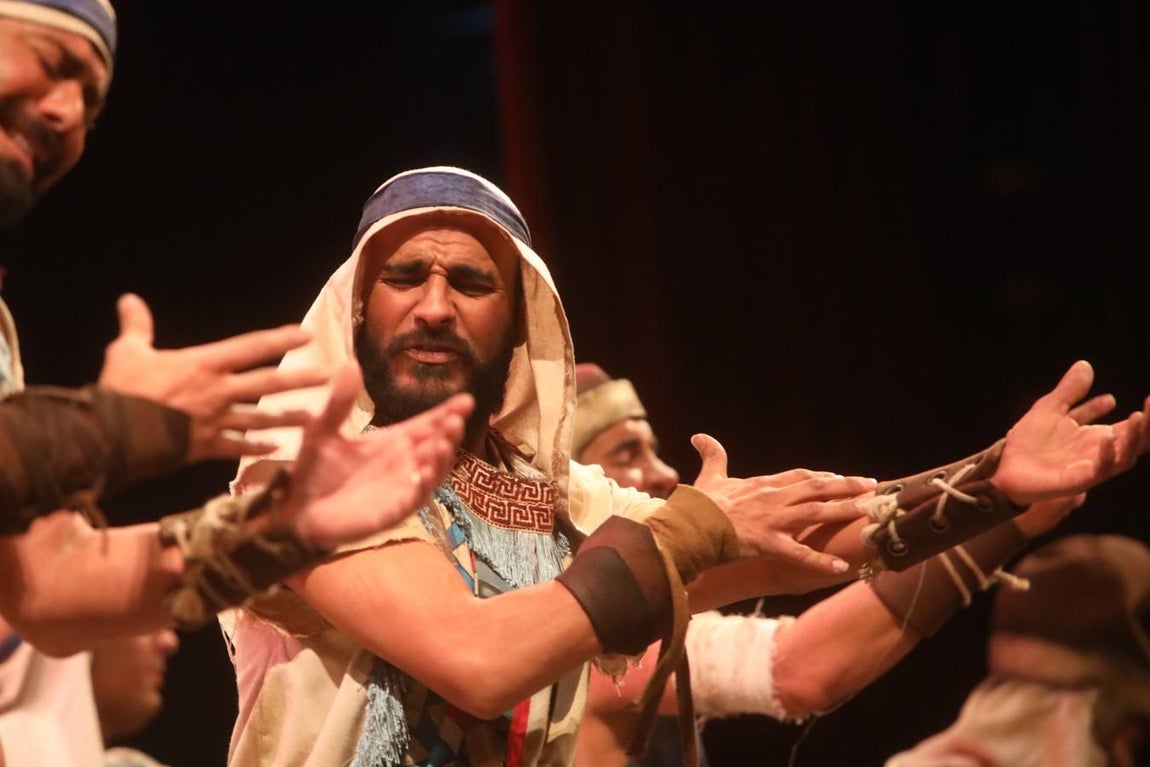 FOTOS: Comparsa La Tierra Prometida en el COAC 2019