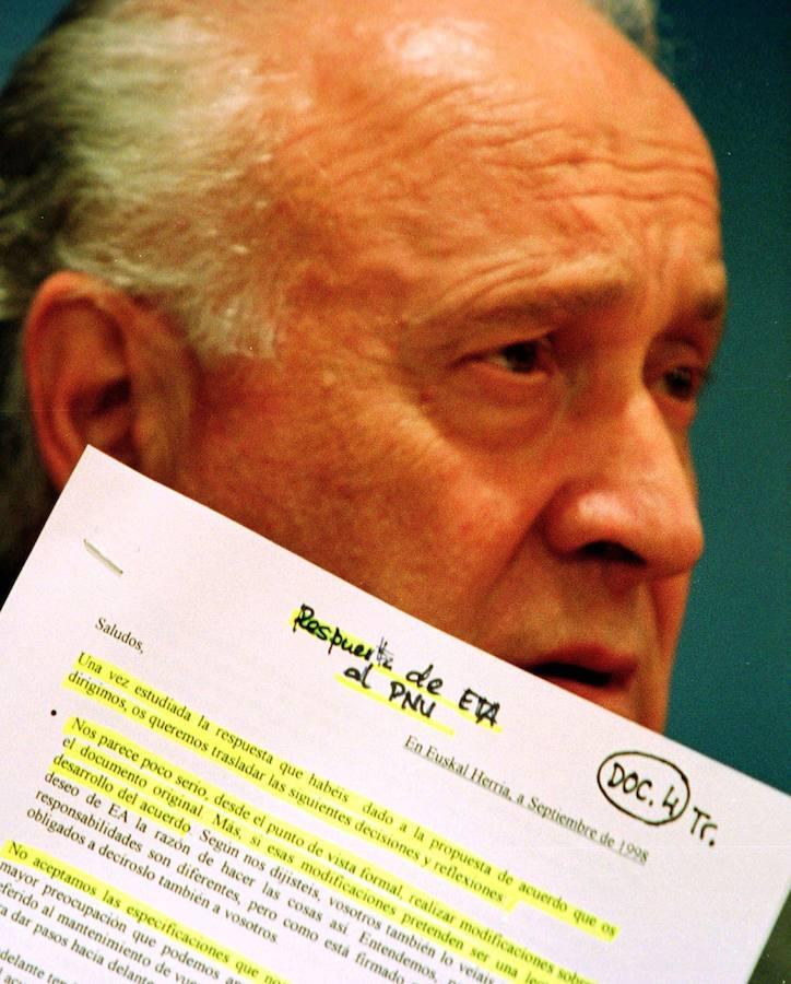 Para la hemeroteca quedan frases como «unos sacuden el árbol para que caigan las nueces y otros las recogen para repartirlas» o «No creemos que sea bueno para Euskal Herria que ETA sea derrotada».. 