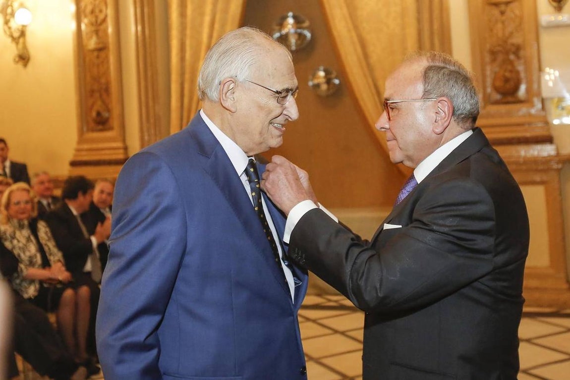 La entrega de las Insignias de Oro del Círculo de la Amistad, en imágenes