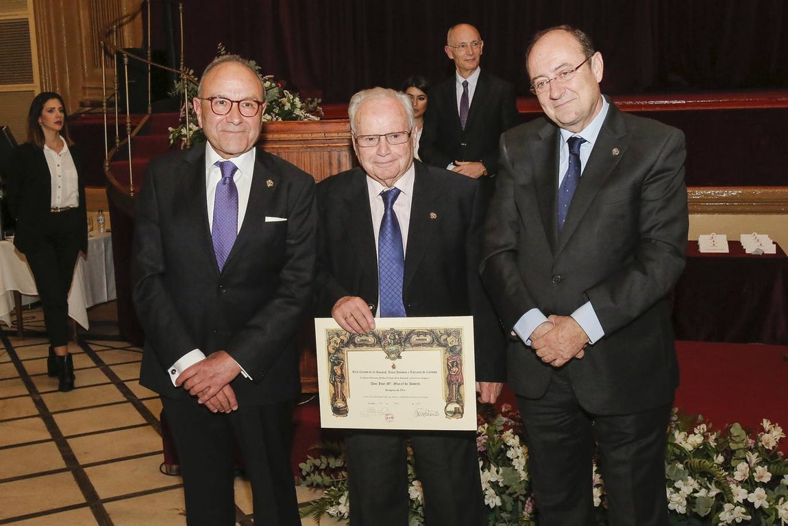 La entrega de las Insignias de Oro del Círculo de la Amistad, en imágenes