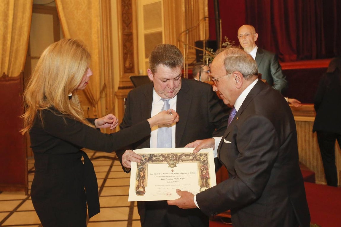 La entrega de las Insignias de Oro del Círculo de la Amistad, en imágenes