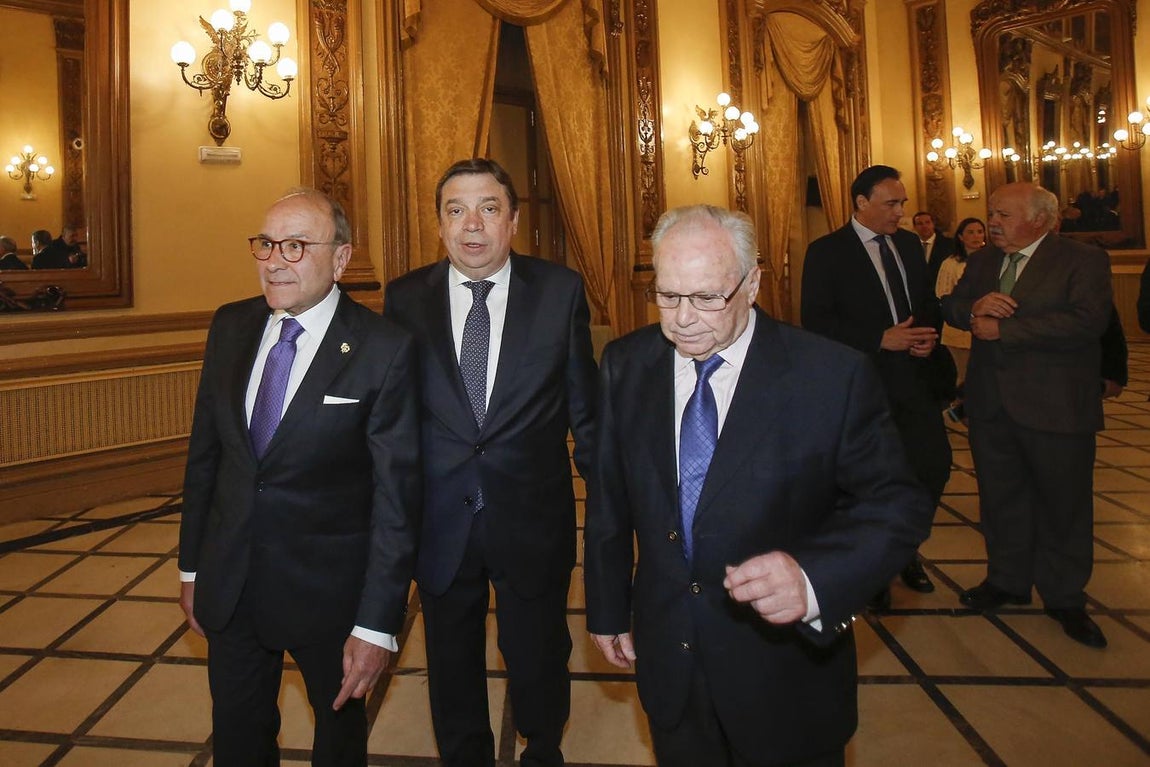 La entrega de las Insignias de Oro del Círculo de la Amistad, en imágenes