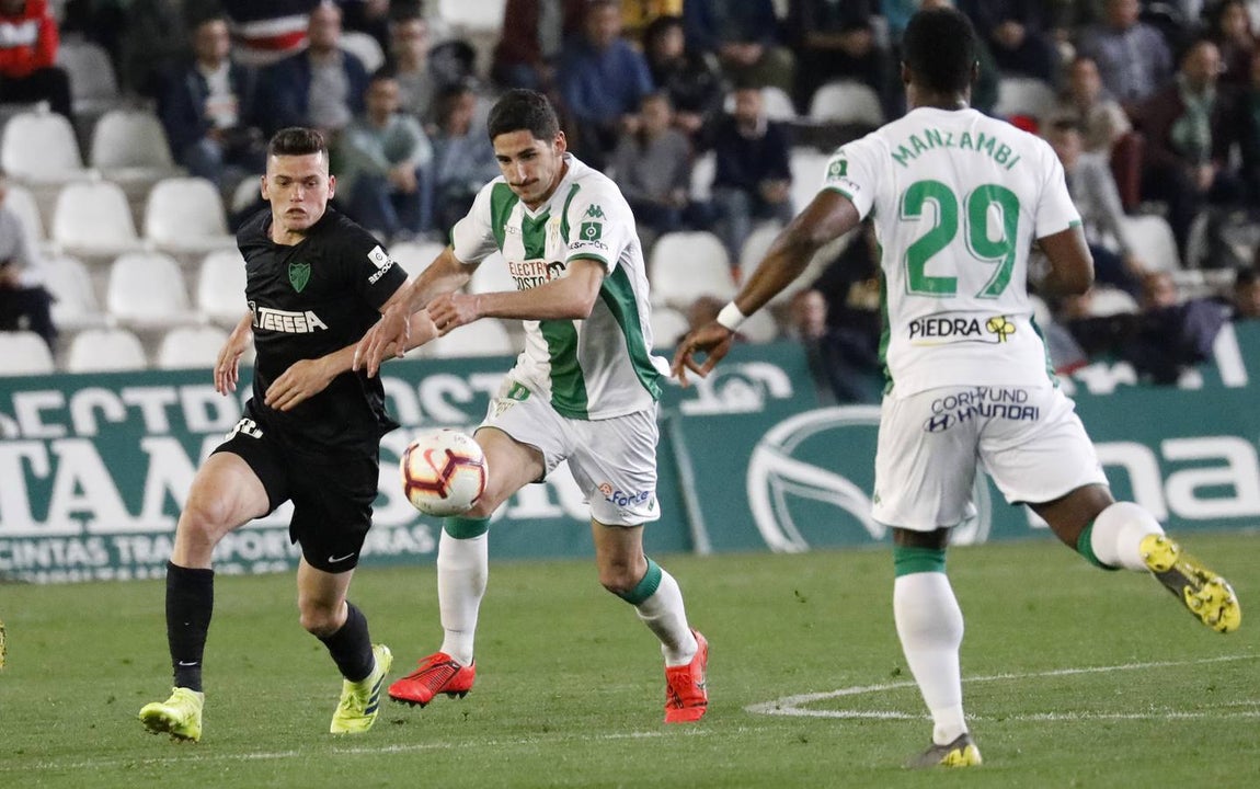 Las mejores jugadas del Córdoba-Málaga, en imágenes