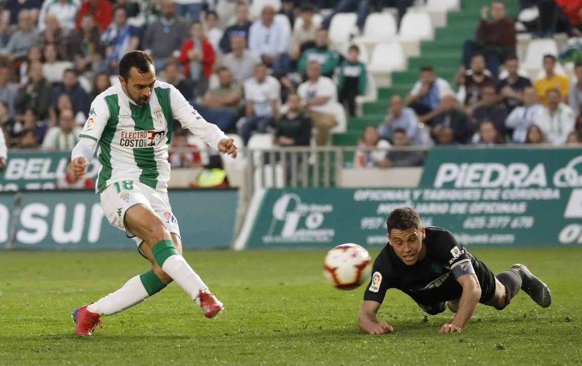 Las mejores jugadas del Córdoba-Málaga, en imágenes